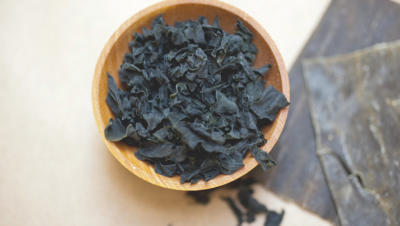 dried algae in a wooden bowl